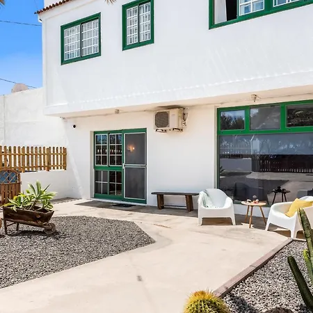 Sea Breeze Hideaway Holiday home *